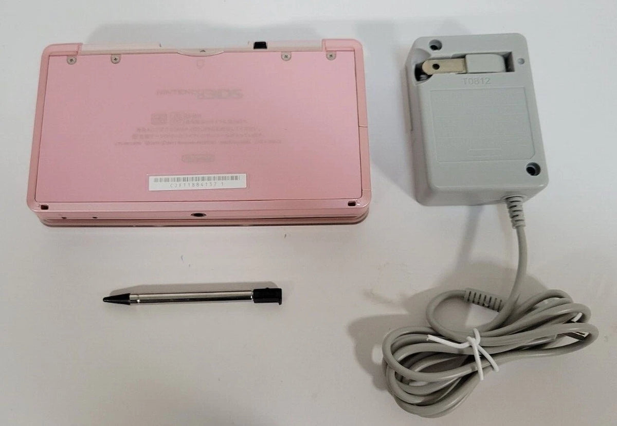 Original Nintendo 3DS USA Seller Charger 4GB SD card and Stylus