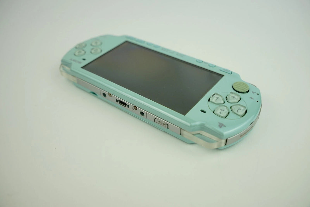 Sony PlayStation PSP 1000/2000/3000 Console with Charger/New Battery Region Free
