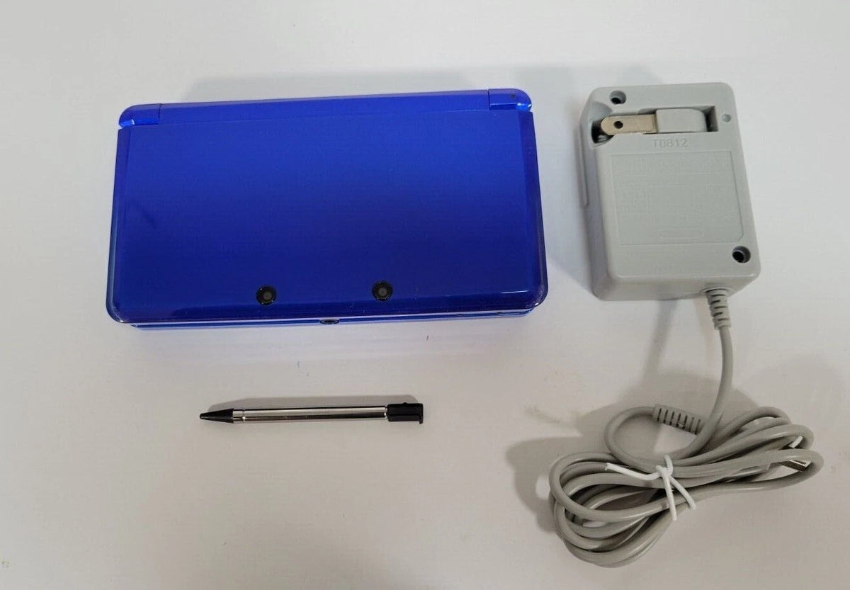Original Nintendo 3DS USA Seller Charger 4GB SD card and Stylus