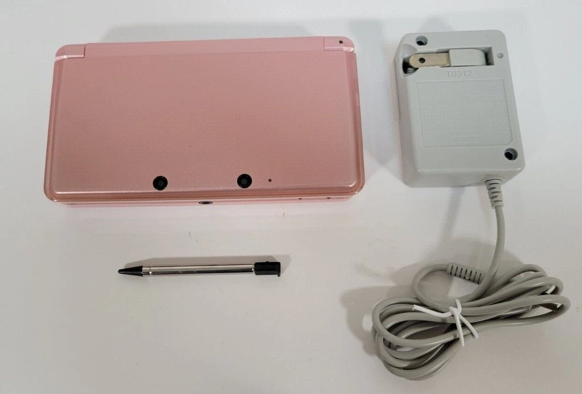 Original Nintendo 3DS USA Seller Charger 4GB SD card and Stylus
